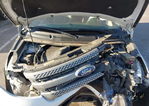 2013 Ford Explorer z USA, uszkodzony, nr VIN 1FM5K7B82DGA57689